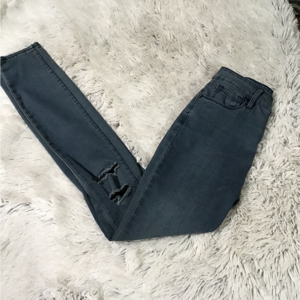 Bullhead destroyed high rise skinniest jeans Woman’s size 25 med dark